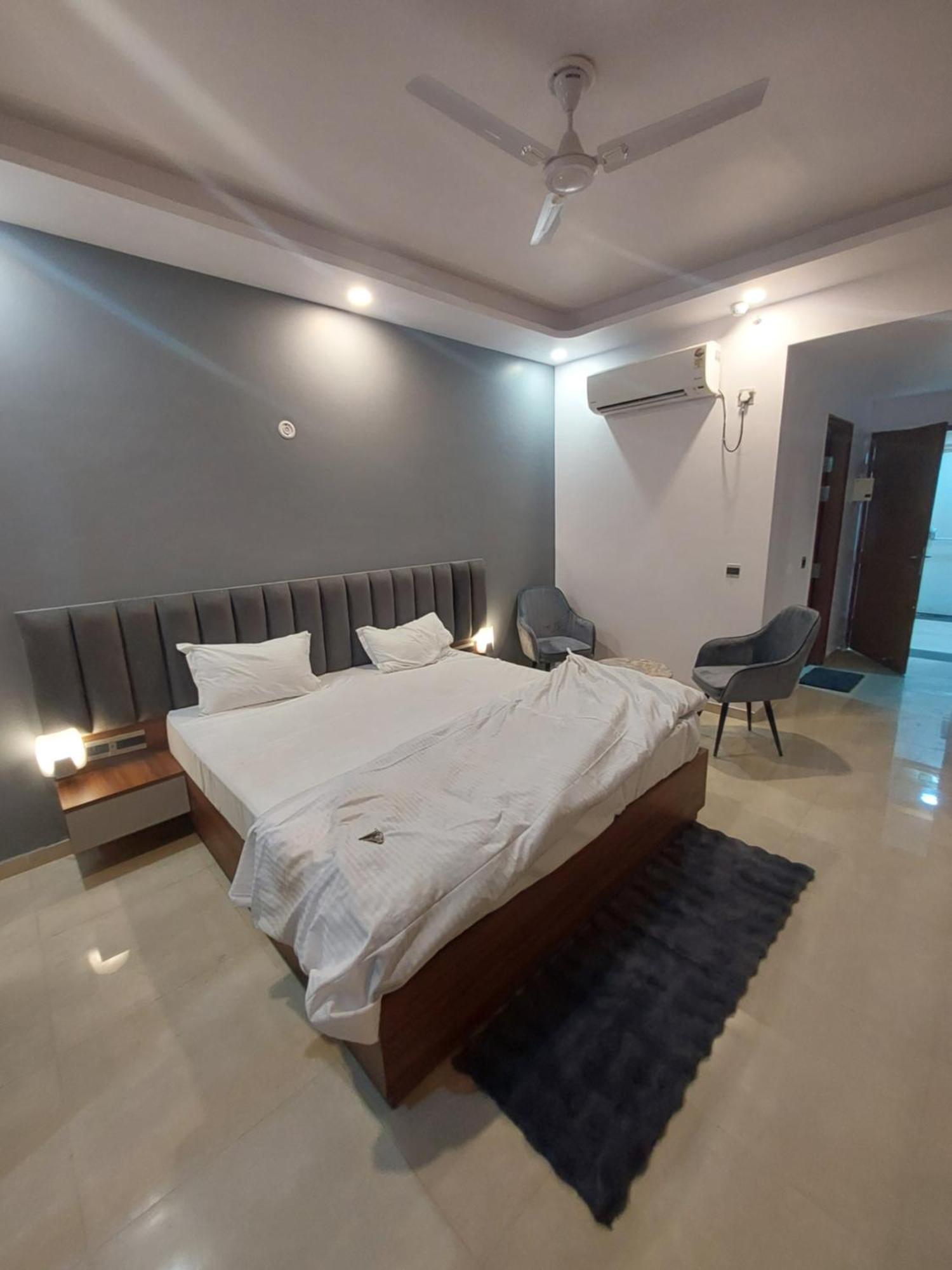 Hotel Omaxe New Hazratganj Lucknow