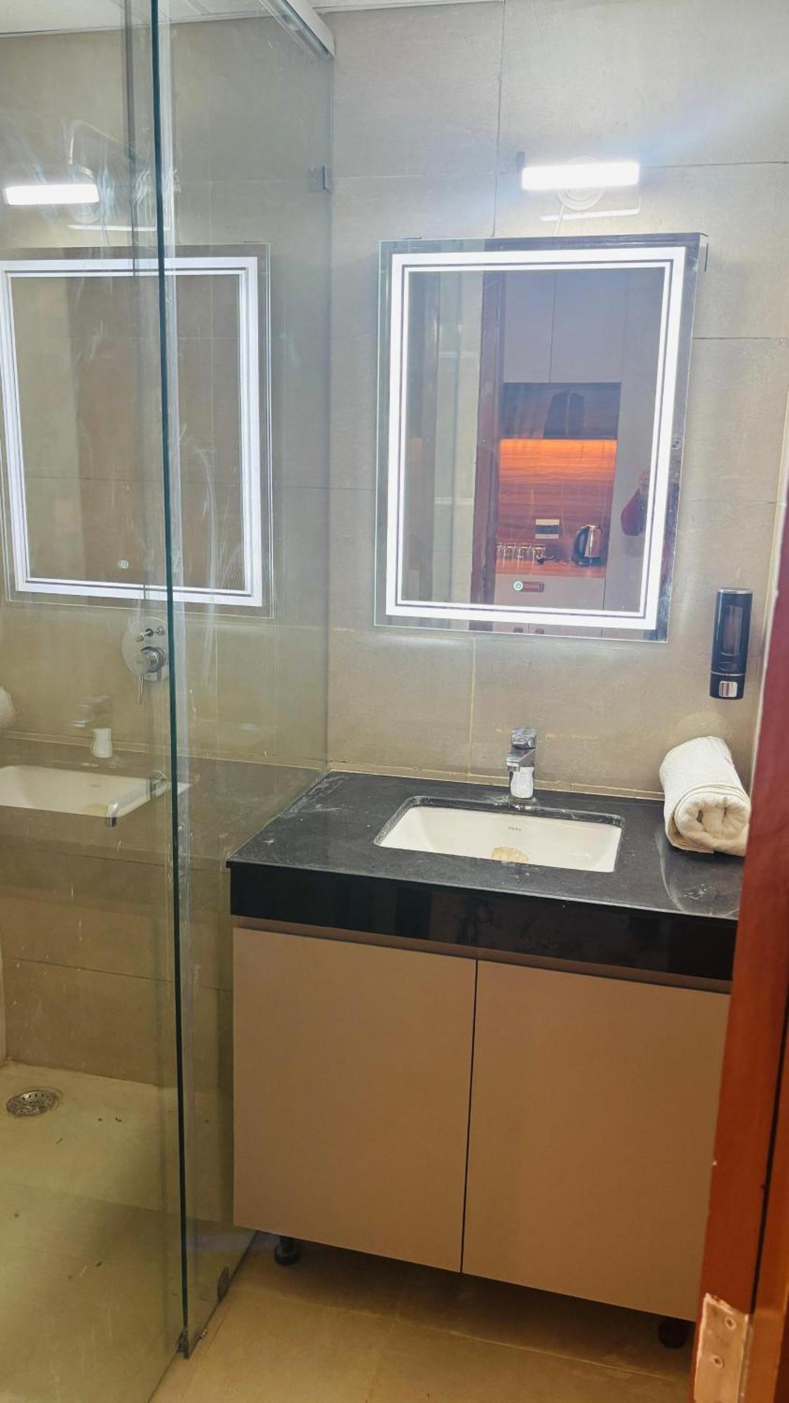 Hotel Omaxe New Hazratganj