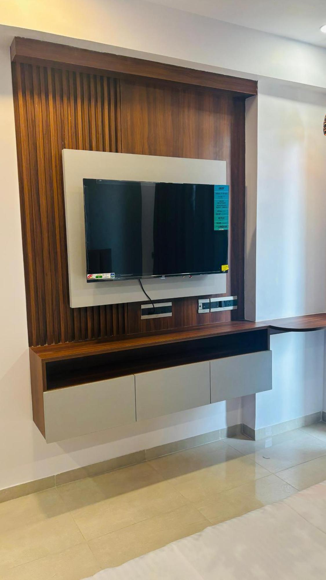 Hotel Omaxe New Hazratganj Lucknow